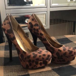 Zigi soho Animal print platform pumps in good condition. Size 7